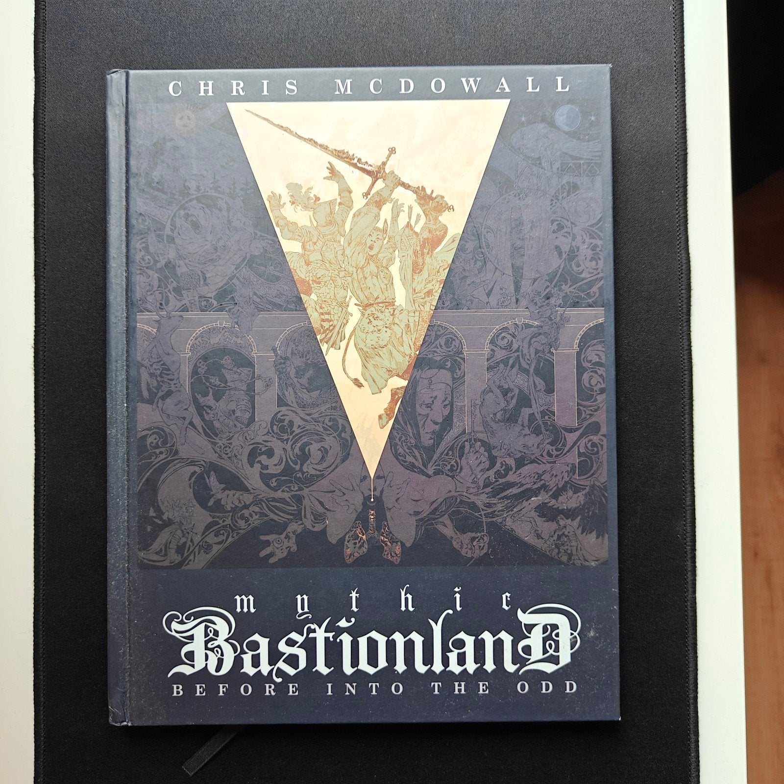 Mythic Bastionland Tabletop RPG hardcover boek, Ophalen of Verzenden, Zo goed als nieuw