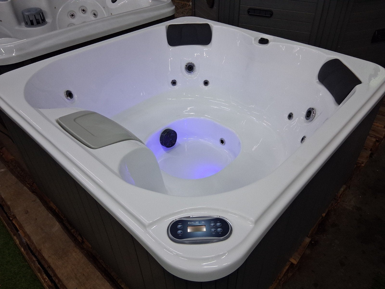 Balboa WEEKACTIE jacuzzi compacte spa + bezorging&garantie, Tuin en Terras, Bubbelbaden en Hottubs, Ophalen of Verzenden, Zo goed als nieuw