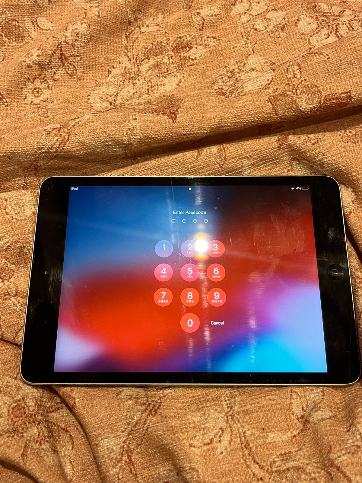 iPad Mini 2 met krak in scherm, geen updates meer, Computers en Software, Apple iPads, Ophalen, Zo goed als nieuw, Grijs, 7 inch of minder