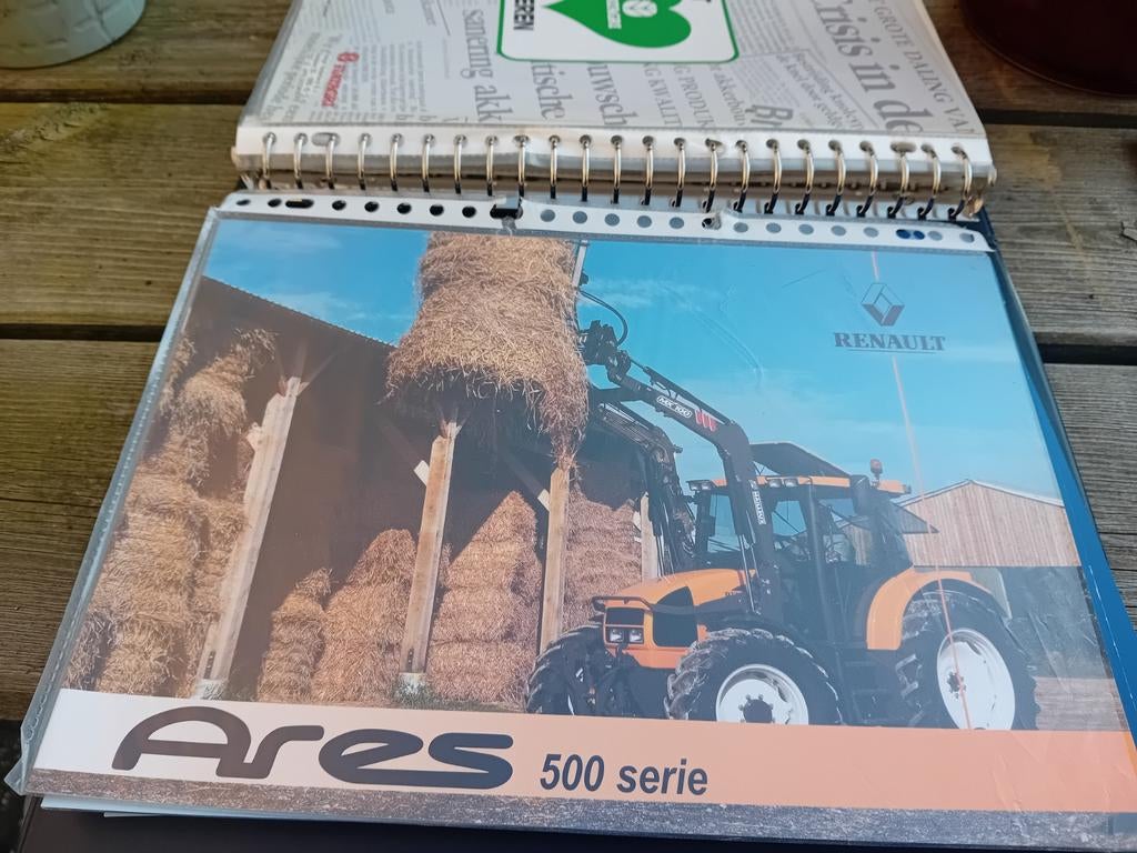 Renault Ares 500 serie trekker tractor folder, Boeken, Catalogussen en Folders, Ophalen of Verzenden, Zo goed als nieuw