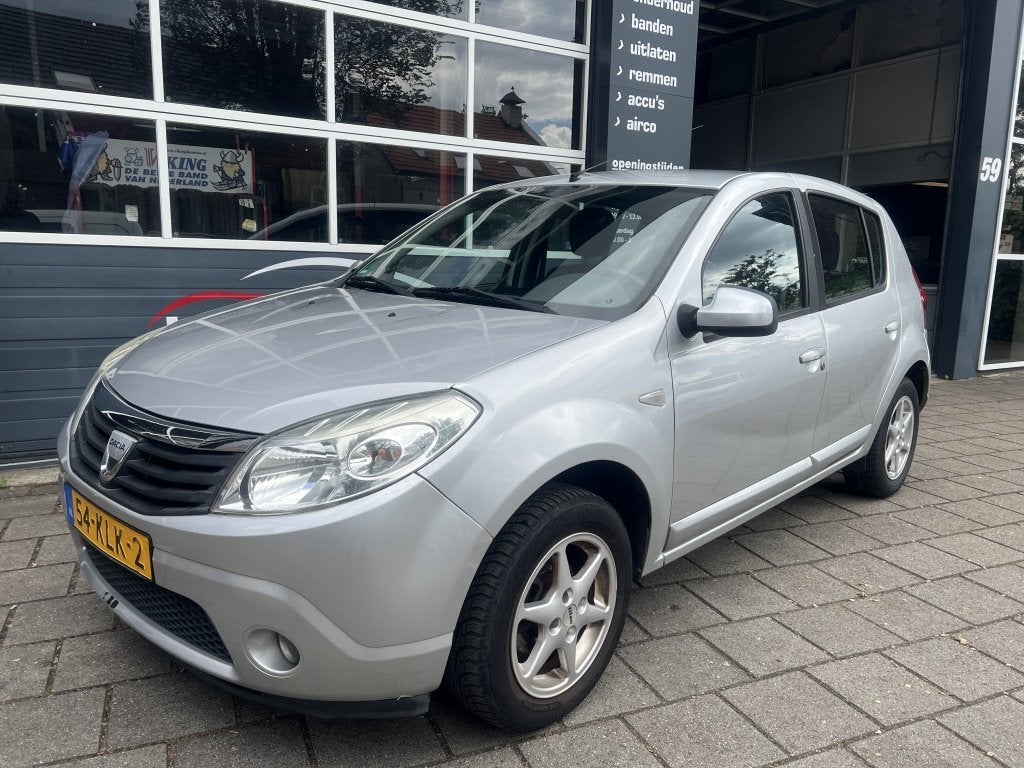 Dacia Sandero 1.2 Lauréate Airco (bj 2010), Auto's, Dacia, Gebruikt, 31 €/maand, Origineel Nederlands, Bedrijf