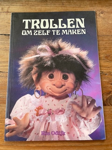 Trollen om zelf te maken. 3de druk. Ria Odijk, Boeken, Hobby en Vrije tijd, Ophalen of Verzenden, Zo goed als nieuw, Kleien en Boetseren