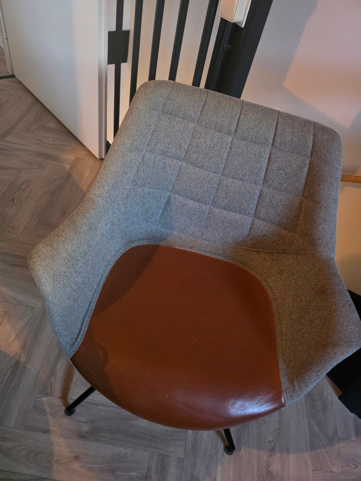 3 Zuiver stoelen met slijtageplekken, Ophalen, Gebruikt, Drie, Leer