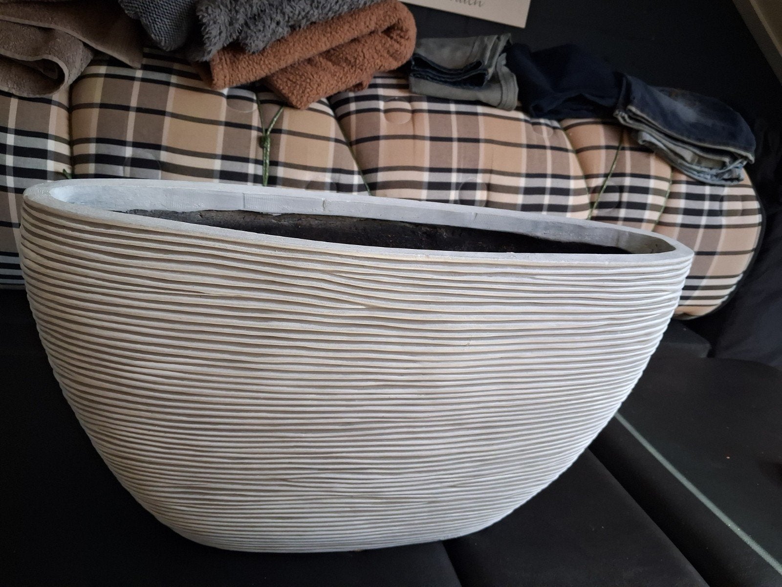 Grote bloempot ovaal grijs/wit gemêleerd, Ophalen, Overige vormen, Aardewerk, Minder dan 40 cm