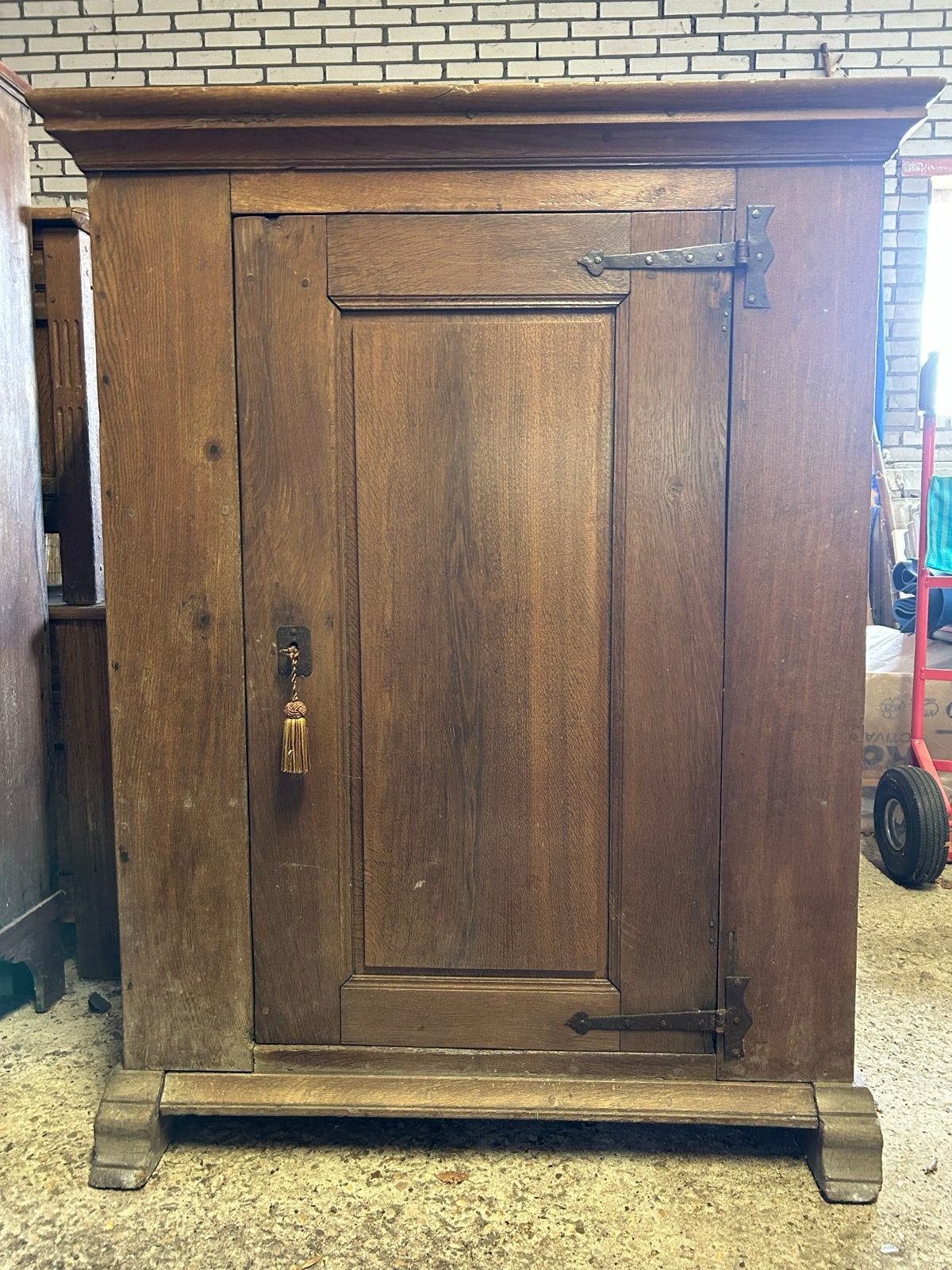 Robuuste eiken kast met twee planken, Antiek en Kunst, Antiek | Meubels | Kasten, Ophalen