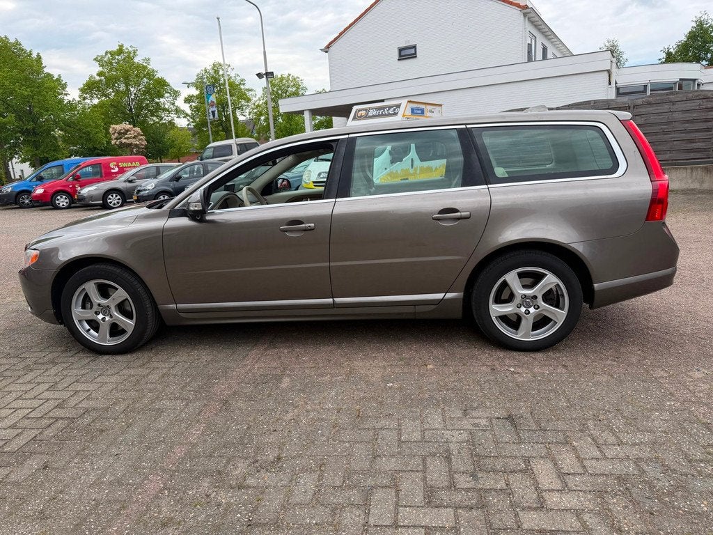 Volvo V70 2.4DAUT.120kw/163pk,Summum,2009, Beige, Bruin, 163 pk, Diesel