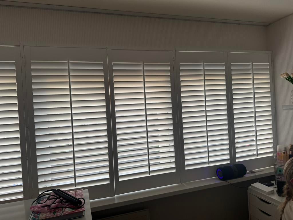Shutters wit hout.  3.68m breed 1.28m hoog, Ophalen, Zo goed als nieuw, 200 cm of meer