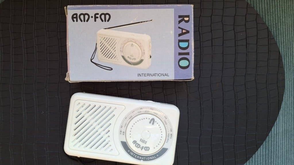 Transistor radio AM/FM International vintage, Ophalen of Verzenden, Nieuw, Transistorradio