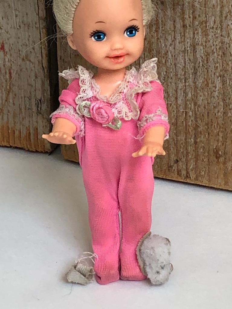 Roze pyjama voor Kelly baby sister of Barbie, Ophalen of Verzenden, Gebruikt, Barbie