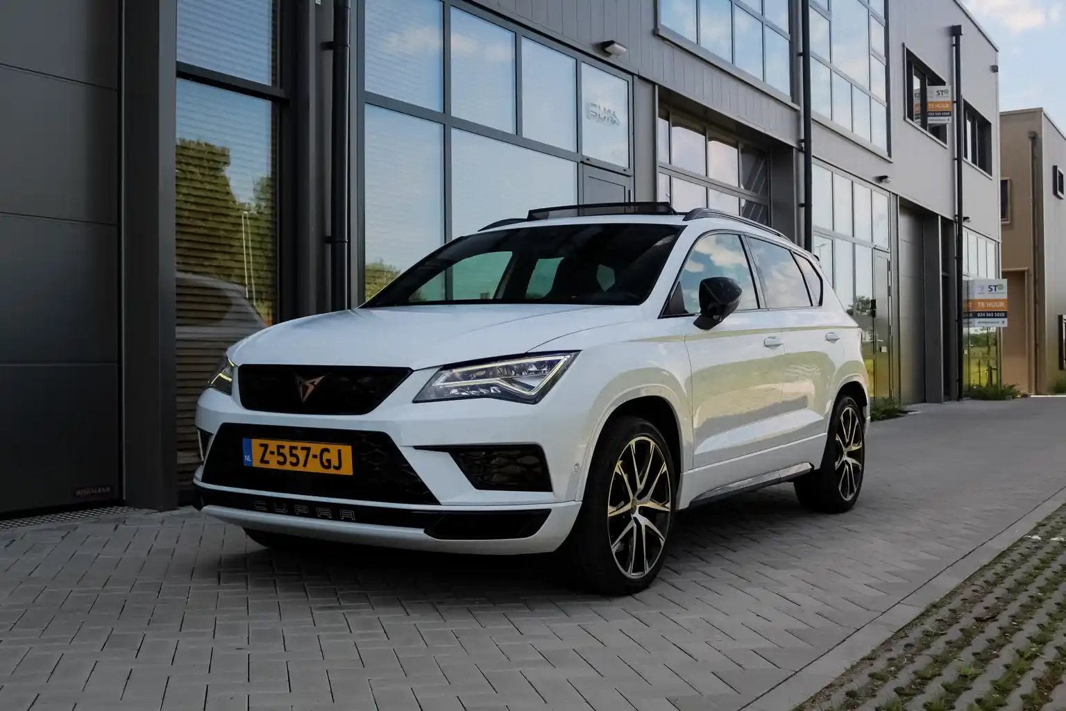 Cupra Ateca 2.0 TSI 380PK 4DRIVE DSG | Pano | 360 Camera, Automaat, Zwart, 4 cilinders, 1984 cc
