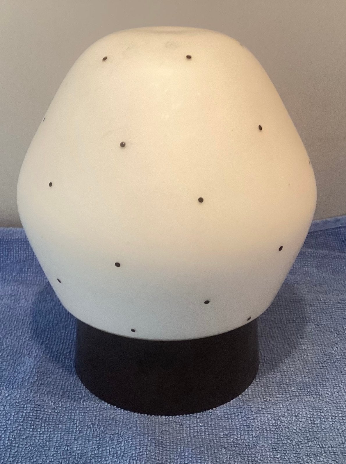 Oude 1960 plafond lamp zwarte nopjes op glas,bakeliet houder, Ophalen, Gebruikt, Glas