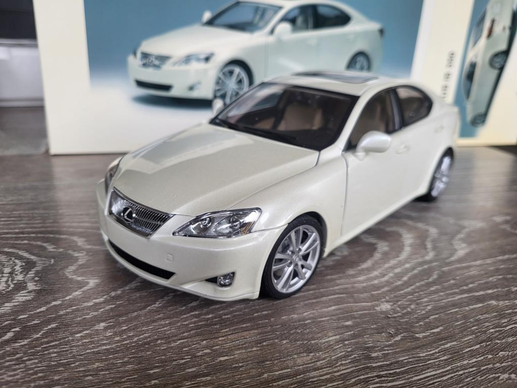 Lexus is250 is350 autoart schaal 1:18, Ophalen of Verzenden, Zo goed als nieuw, Autoart