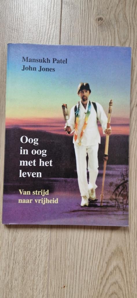 Oog in oog met het leven - Mansukh Patel & John Jones, Boeken, Gelezen, Achtergrond en Informatie, Spiritualiteit algemeen, Ophalen of Verzenden