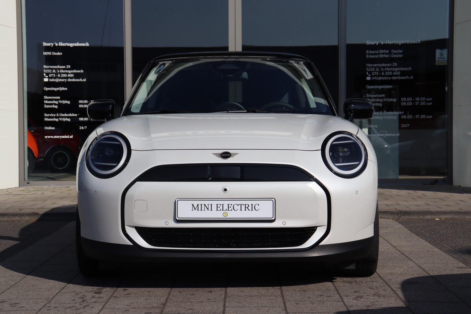 MINI Hatchback Cooper E / Classic / Pakket L / 17 inch Paral, Auto's, Dealer onderhouden, Stof, Zwart, 4 stoelen
