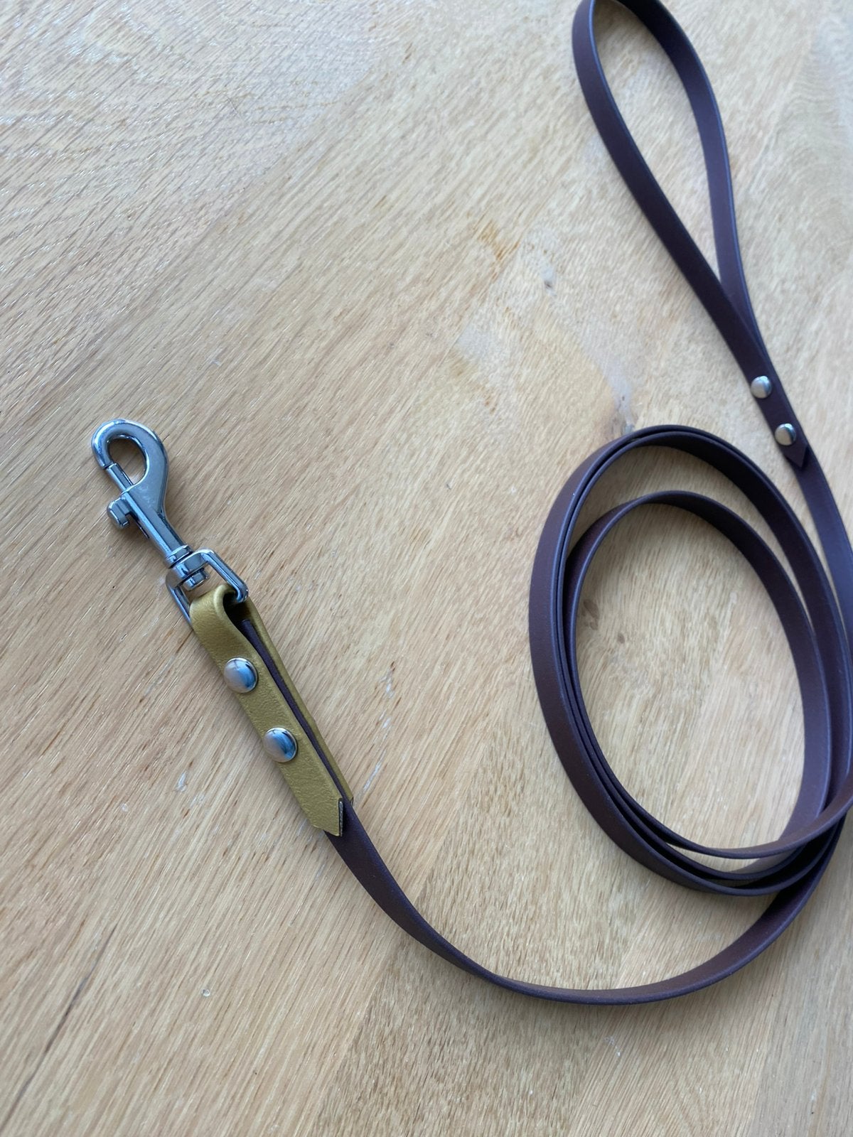 Nieuw: biothane hondenriem 13mm breed 2,5m lang bruin, Ophalen of Verzenden, Nieuw, Hondenriem