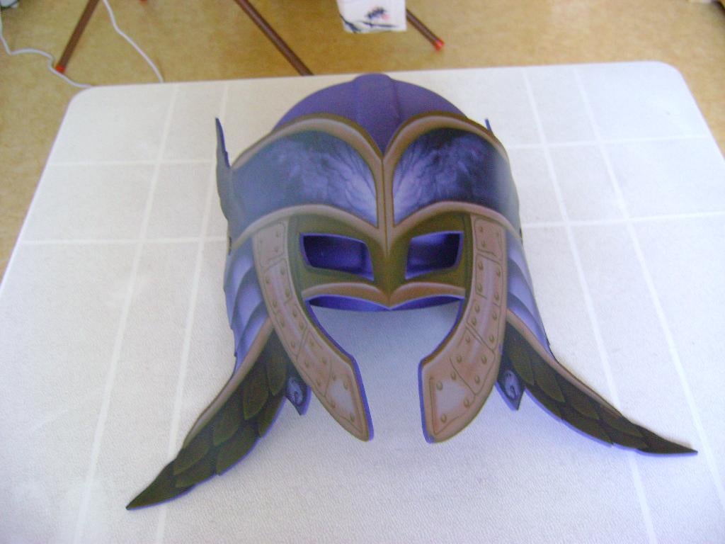 paarse ravelijn helm van de efteling verstelbaar, Verzamelen, Efteling, Ophalen of Verzenden, Zo goed als nieuw, Kleding