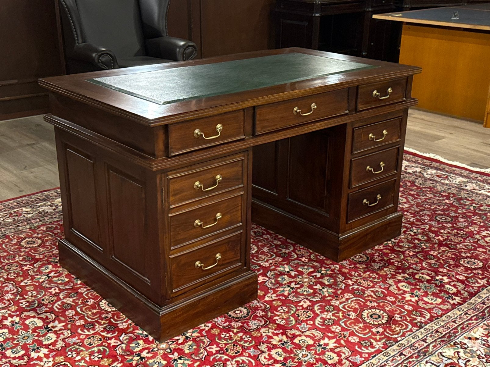 Klassiek Engels bureau #679, Overige typen, 135 cm, Hout, Bruin