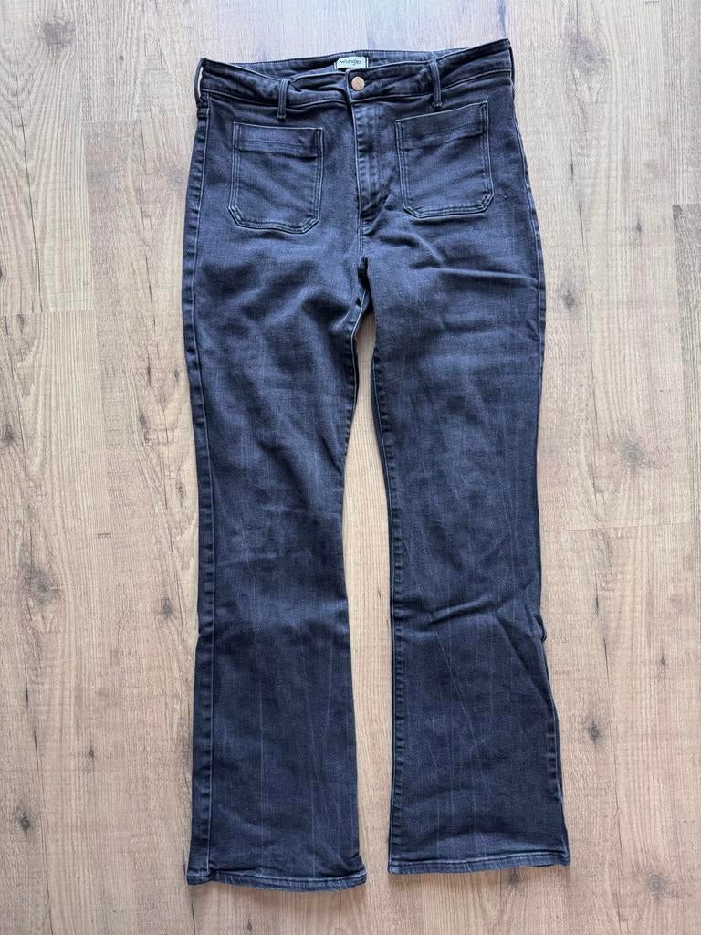Wrangler Flare Jeans Dames Donkergrijs W32 L34, Ophalen of Verzenden, Gedragen, Grijs, W30 - W32 (confectie 38/40)