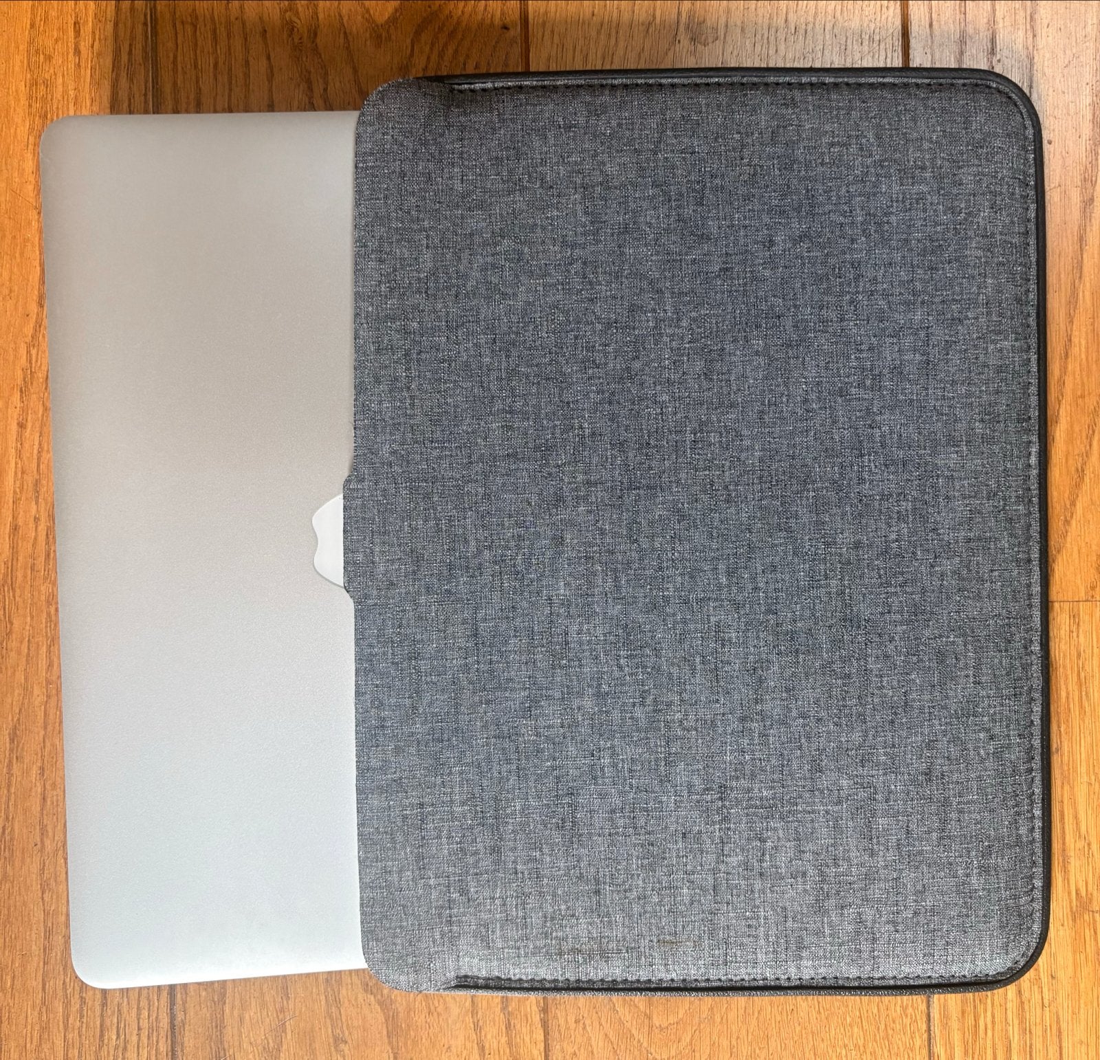 Incase Sleeve voor MacBook Air 13 inch - Goed beschermd, Computers en Software, Laptophoezen, Ophalen, 13 inch, Nieuw