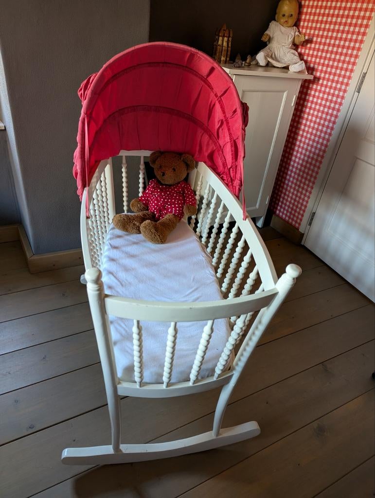 Mooi wiegje, Kinderen en Baby's, Babywiegjes en Ledikanten, Ophalen of Verzenden, Zo goed als nieuw, Wieg