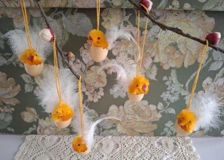 SALE 6 Vintage Chenille kuikentjes in ei hangers, Diversen, Pasen, Gebruikt, -, -, Ophalen of Verzenden