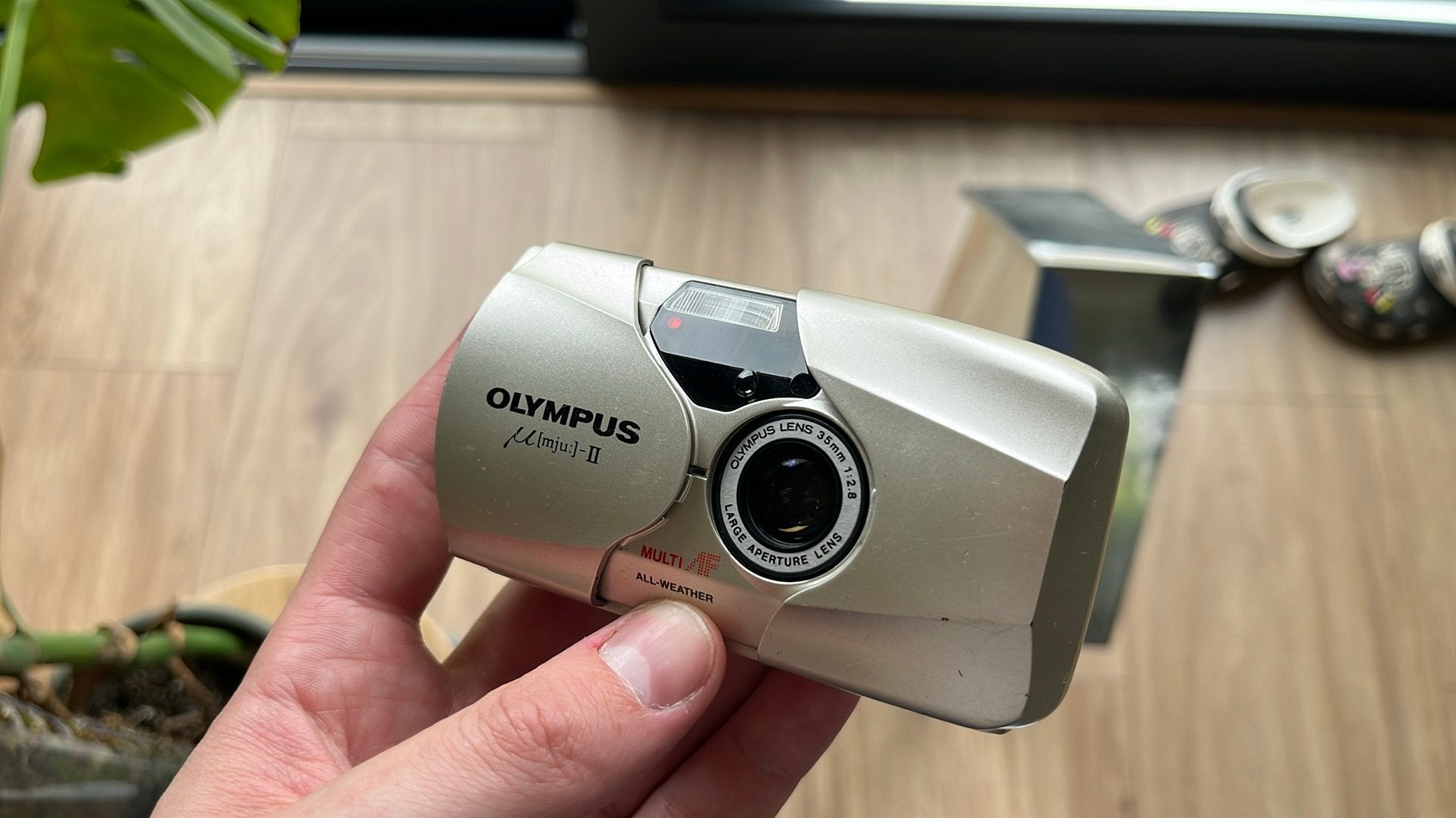 Olympus MJU II Champagne (ALLEEN T/M ZATERDAG), Audio, Tv en Foto, Fotocamera's Analoog, Ophalen of Verzenden, Zo goed als nieuw
