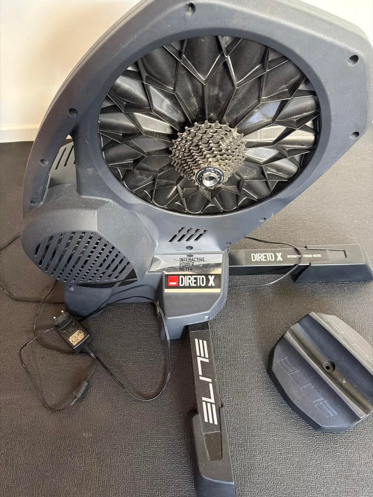 Elite Direto X fietstrainer met mat, voorwielsteun en casset, Sport en Fitness, Wielrennen, Ophalen of Verzenden, Zo goed als nieuw