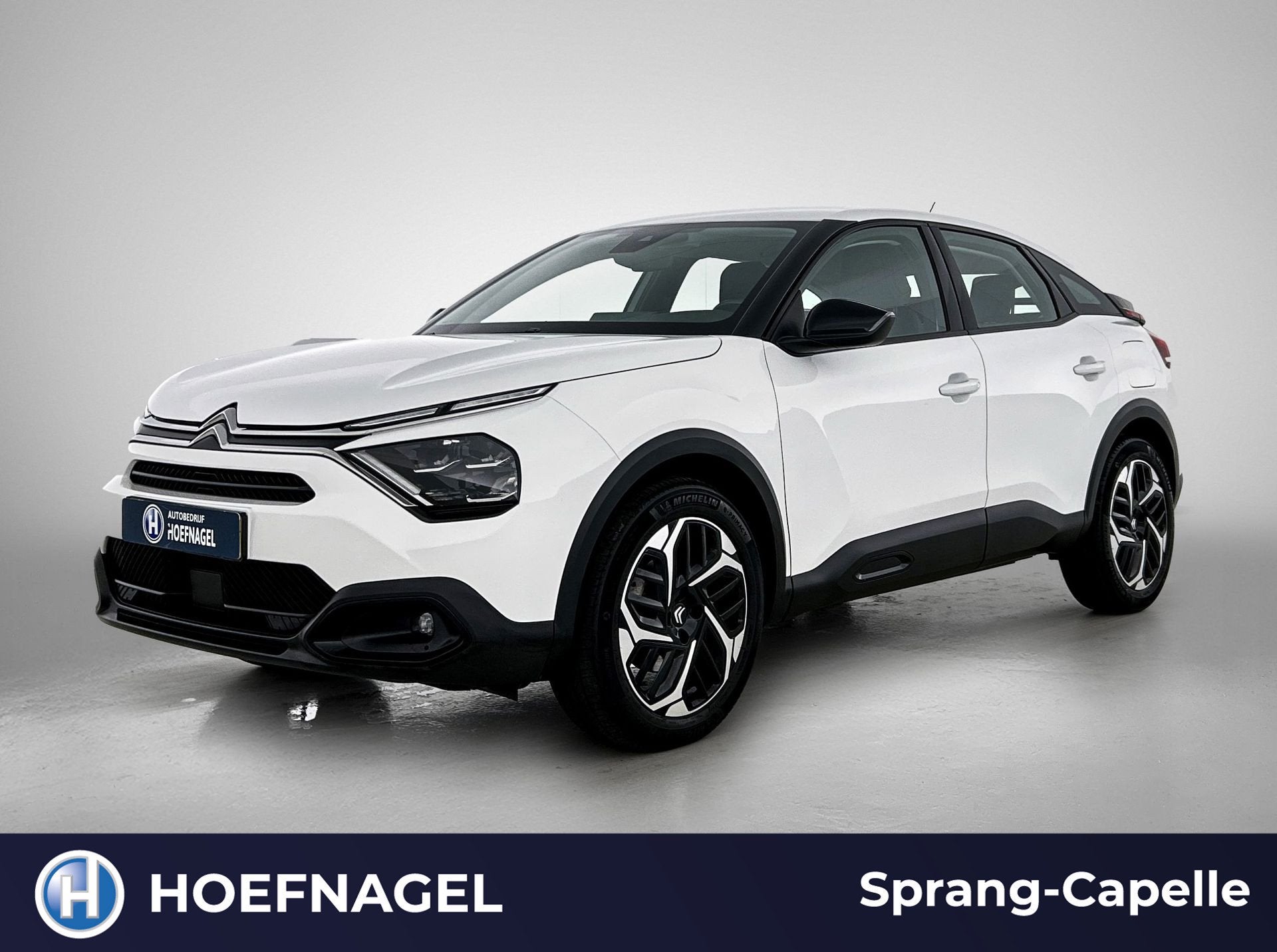 Citroen C4 1.2 Puretech Feel | Navigatie | Camera | CarPlay, Auto's, Stof, Gebruikt, 1199 cc, Wit
