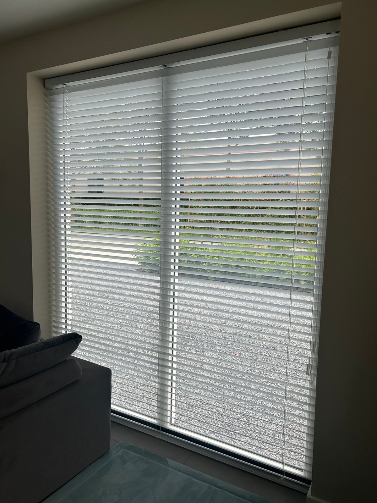 2x aluminium luxaflex wit 198cm breed 240cm hoog, Ophalen, Zo goed als nieuw, Wit