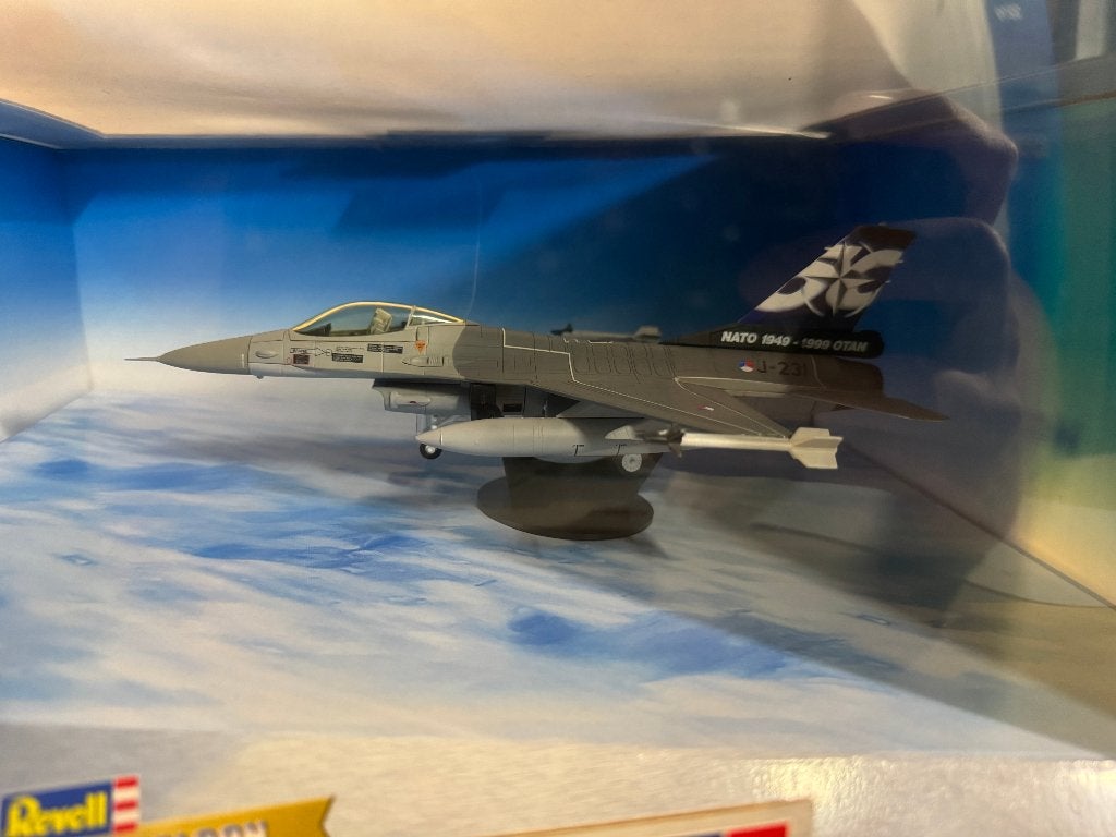 1:72 F-16AM KLu RNLAF Diecast NATO 50 08203 Revell, Hobby en Vrije tijd, Modelbouw | Vliegtuigen en Helikopters, 1:72 tot 1:144