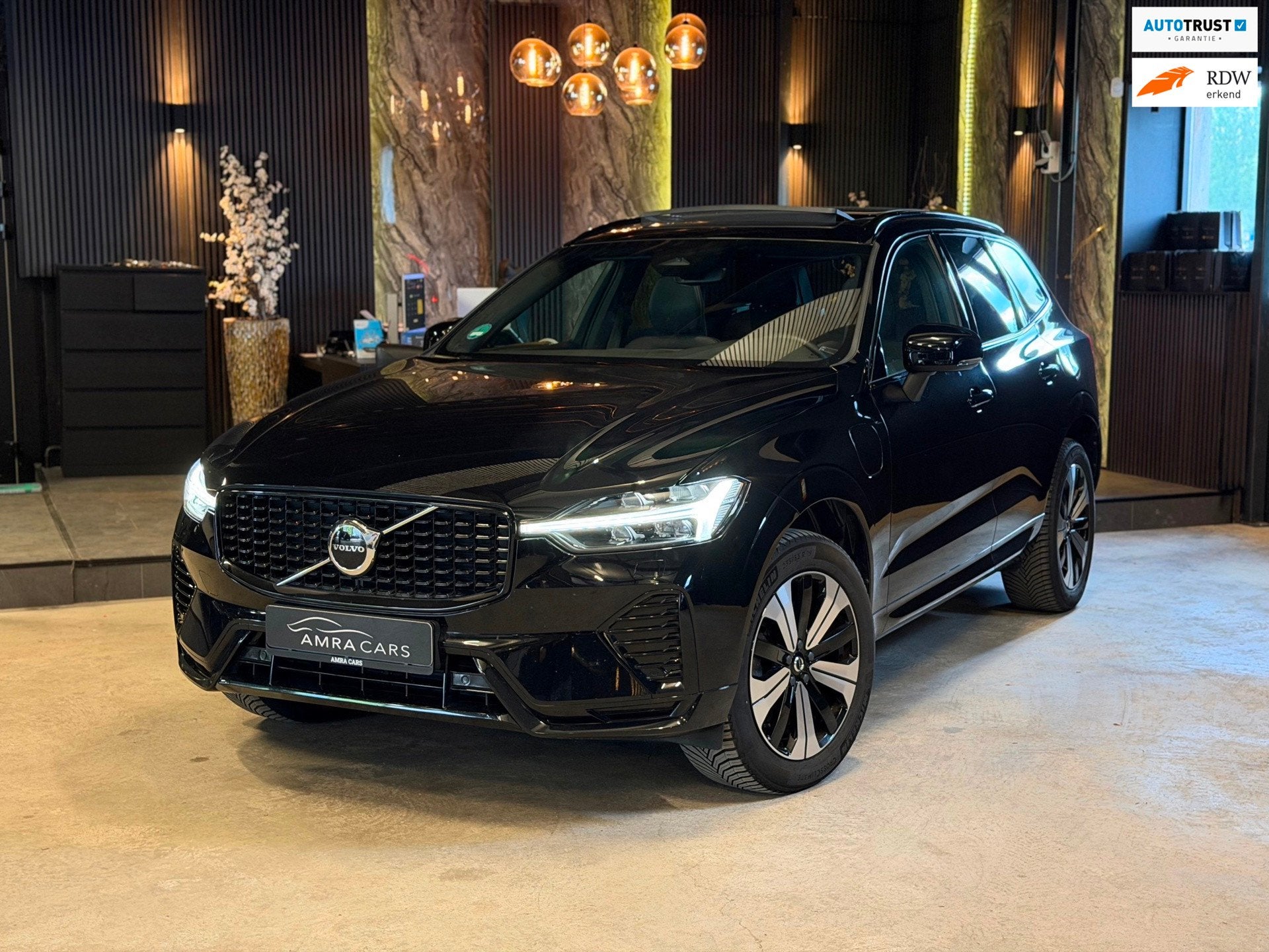 Volvo XC60 2.0 T6 Plug-in hybrid AWD R-Design|Pano|H&K|Vol!, Automaat, Gebruikt, Euro 6, 4 cilinders