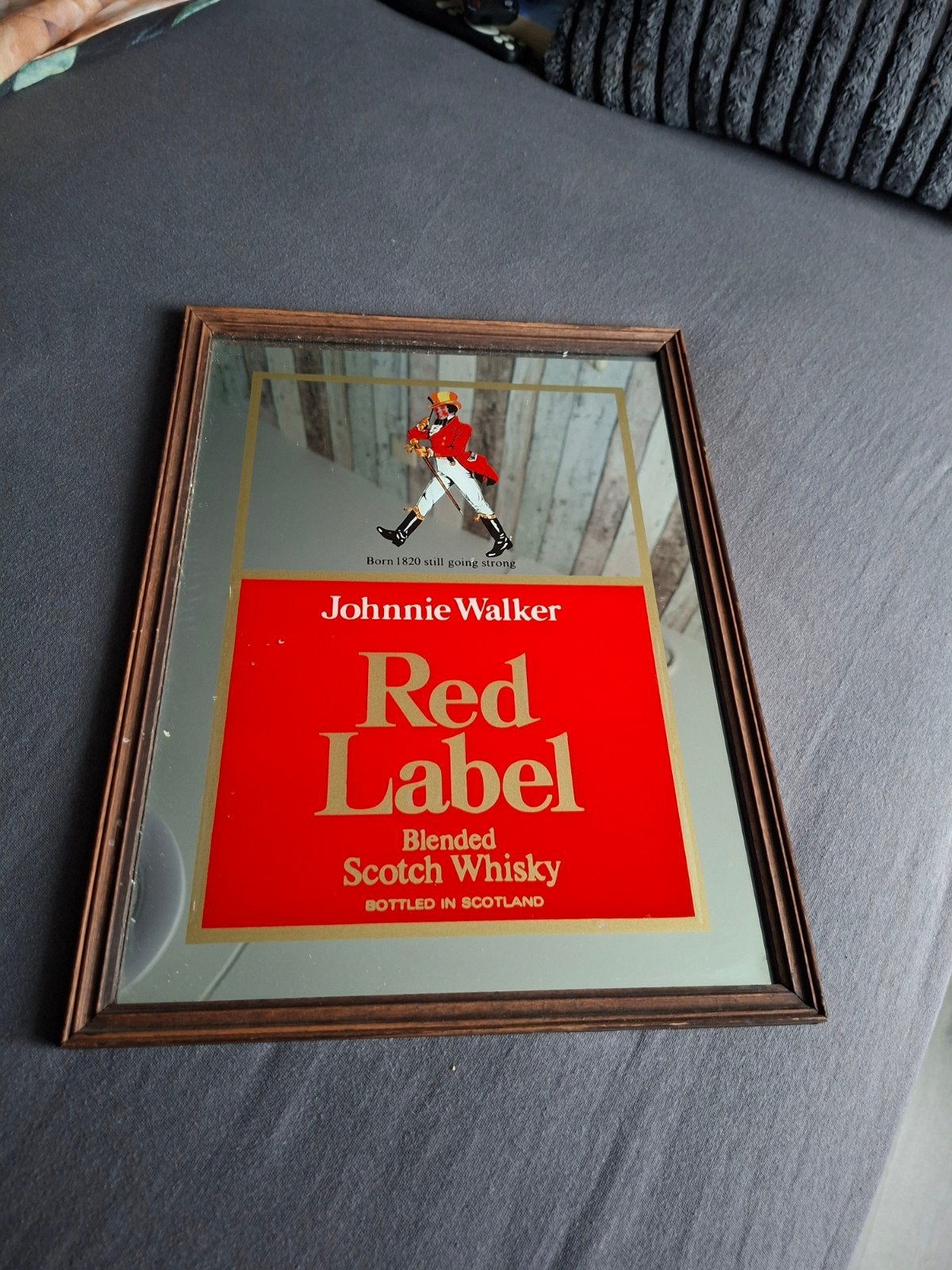 Red Label whisky reclamespiegel, Ophalen of Verzenden, Zo goed als nieuw, Reclamebord