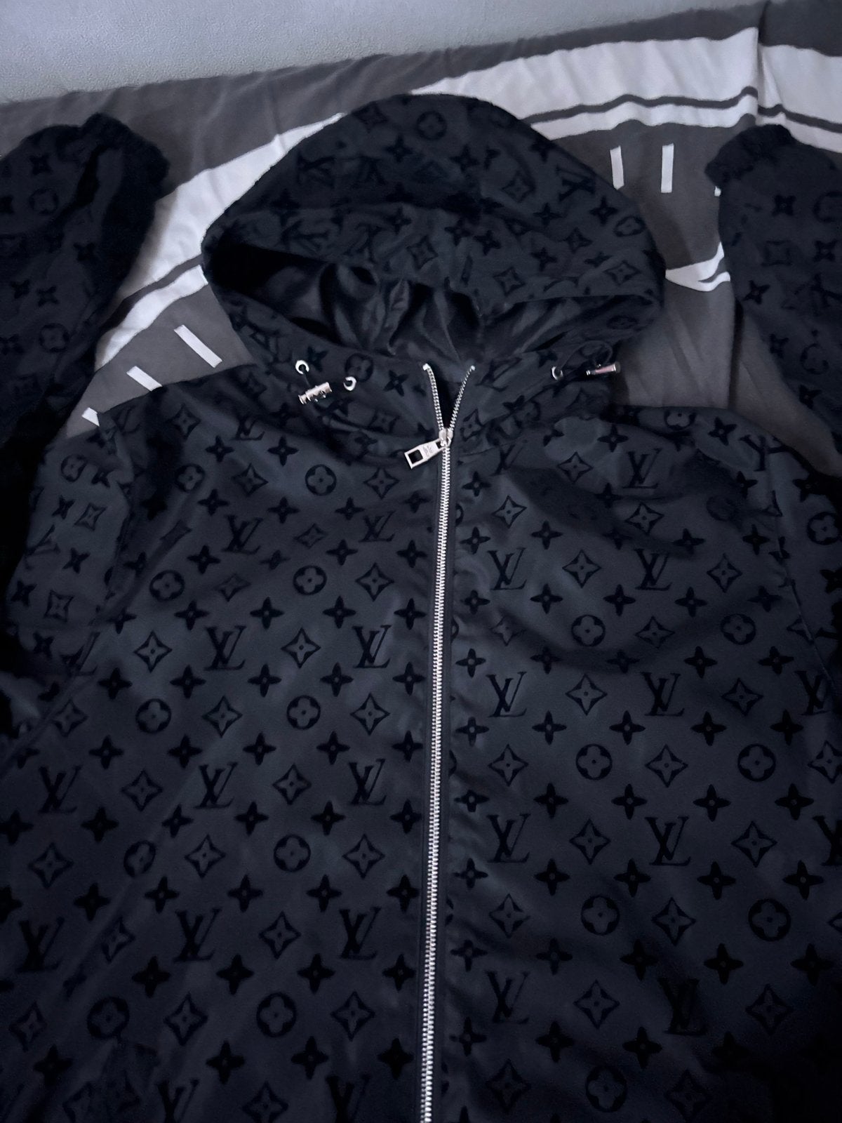 Louis Vuitton Monogram Windbreaker, Ophalen of Verzenden, Zo goed als nieuw, Maat 52/54 (L), Zwart