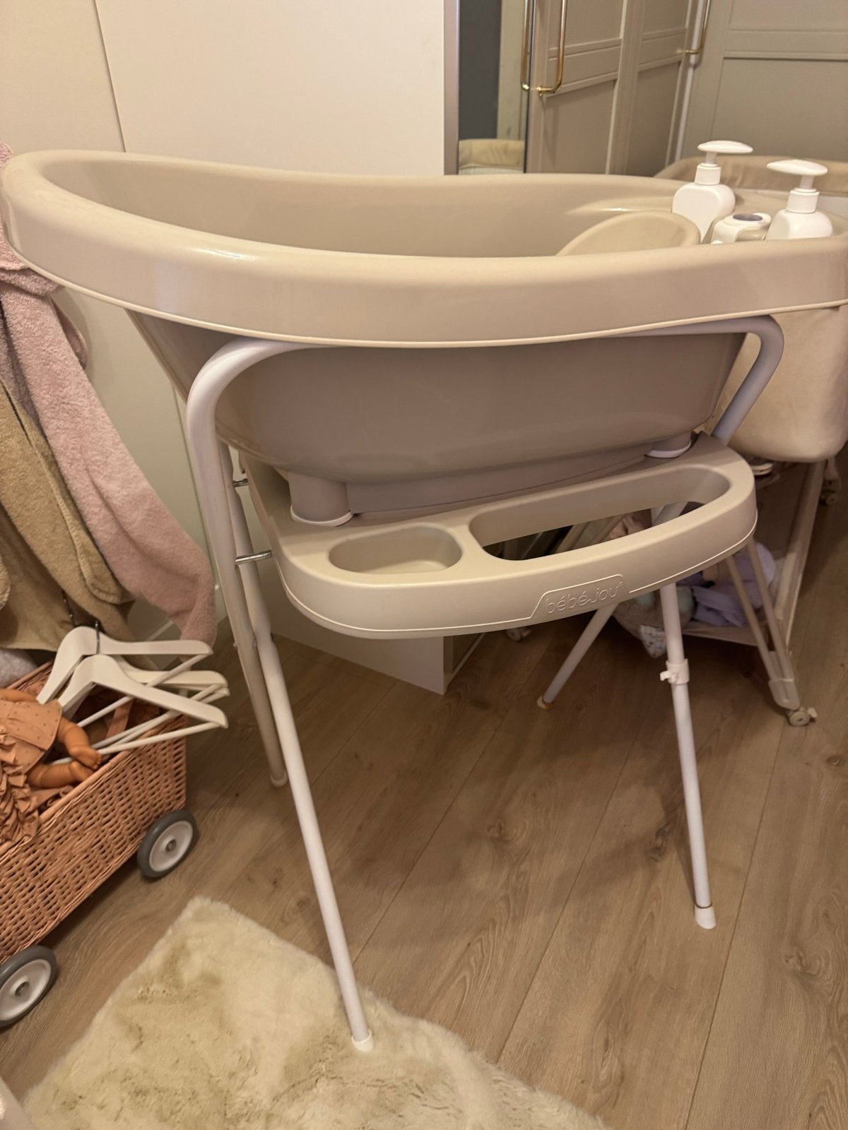 Bébé-jou babybadje met standaard en badzitje, Kinderen en Baby's, Badjes en Verzorging, Ophalen, Gebruikt, Badje, Bébé-jou