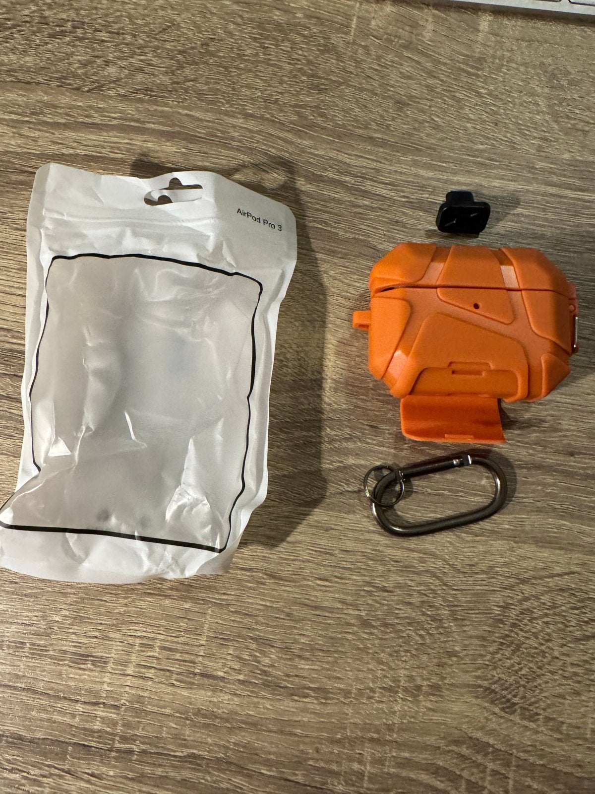 Robuuste Oranje Airpods Pro 3 Hoesje met Karabijnhaak, Kunststof, Oranje, Overige merken, Nieuw