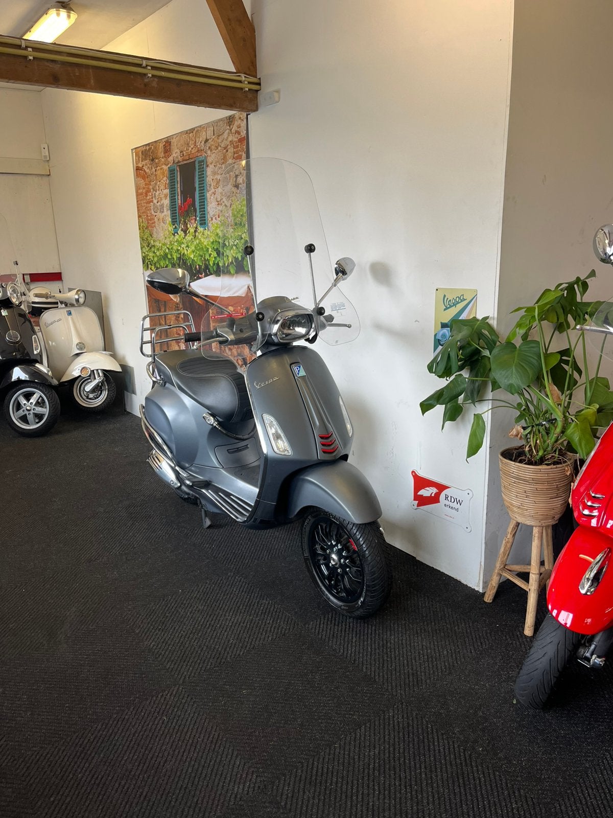 Vespa Sprint 50 4T // 2017 // Mat Grijs // Brom 45 KM, Ophalen, Overige modellen, Maximaal 45 km/u, 0 versnellingen