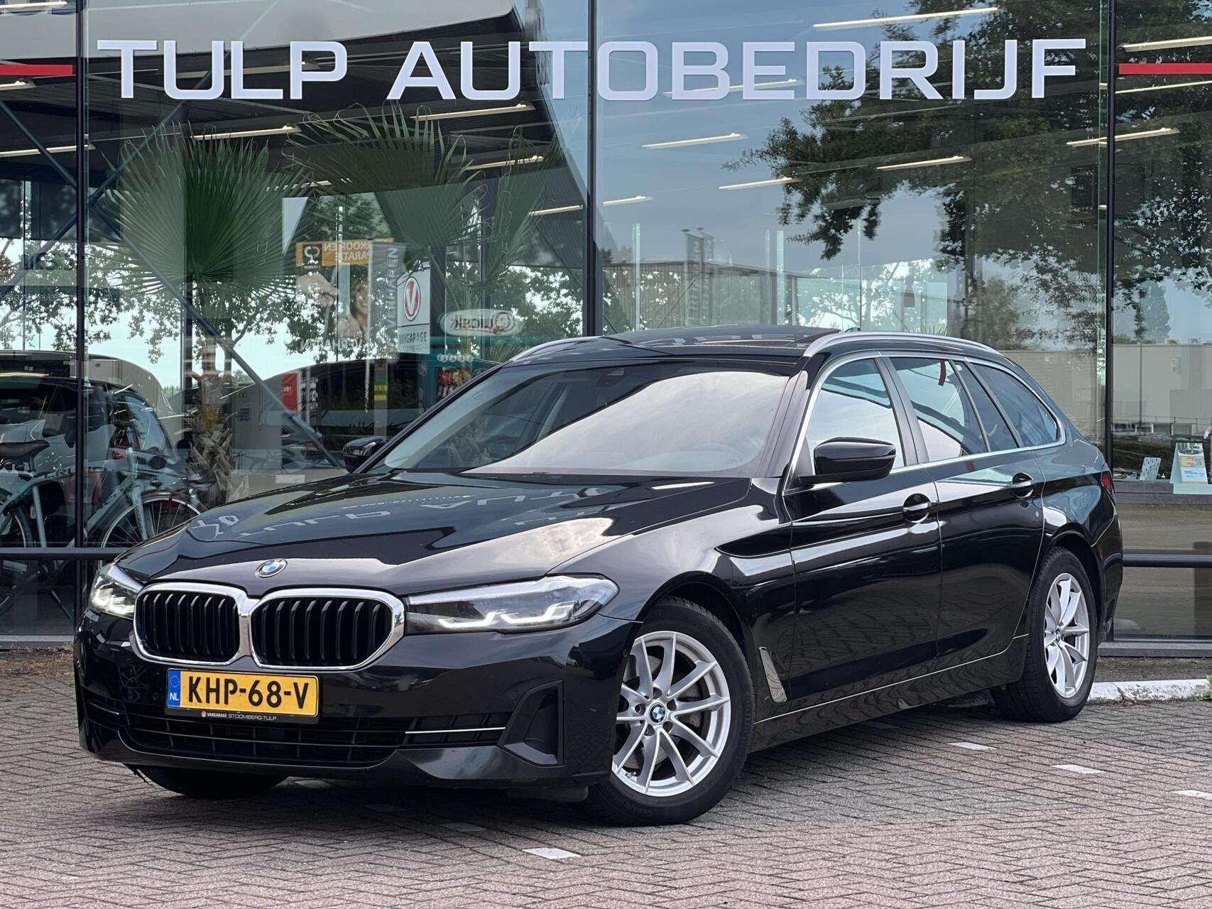 BMW 5-serie Touring 520d Business Edition Plus Automaat Pano, Auto's, Automaat, Dealer onderhouden, Achterwielaandrijving, 4 cilinders