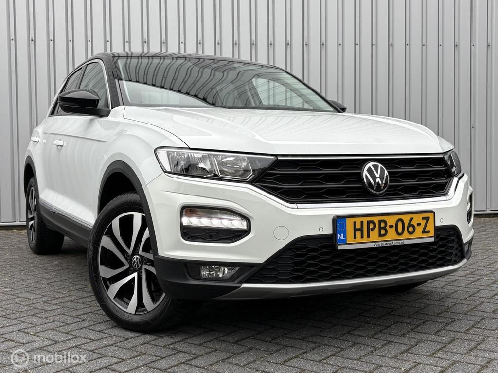 Volkswagen T-Roc 1.5 TSI Active | Aut | Trekhaak | Camera |, 1254 kg, 4 cilinders, 150 pk, Leder en Stof