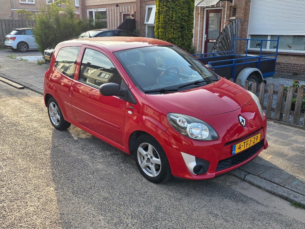 Renault Twingo 1.2 55KW E3 2011 Rood, Auto's, Voorwielaandrijving, 31 €/maand, 4 cilinders, 4 stoelen