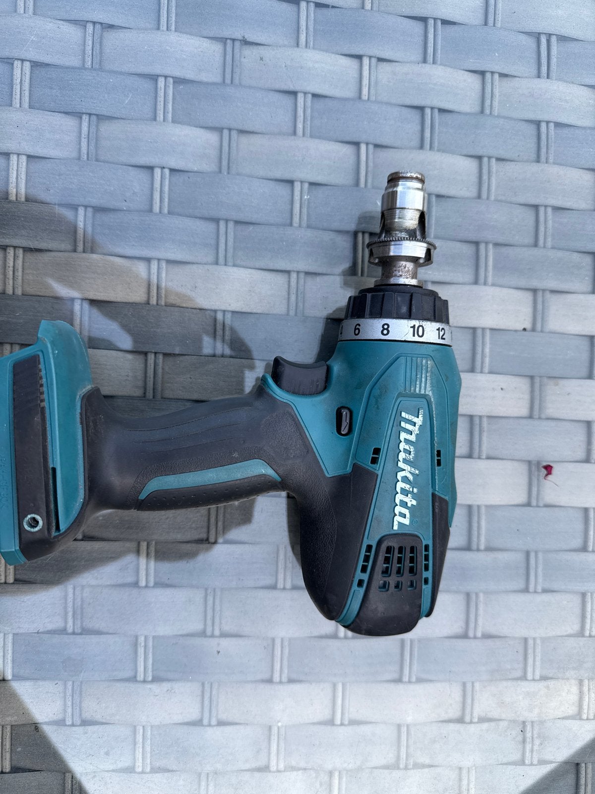 Makita DF457D 18V Boor-/Schroefmachine (defecte boorkop), Ophalen of Verzenden, Gebruikt, Minder dan 400 watt, Boor- en Schroefmachine