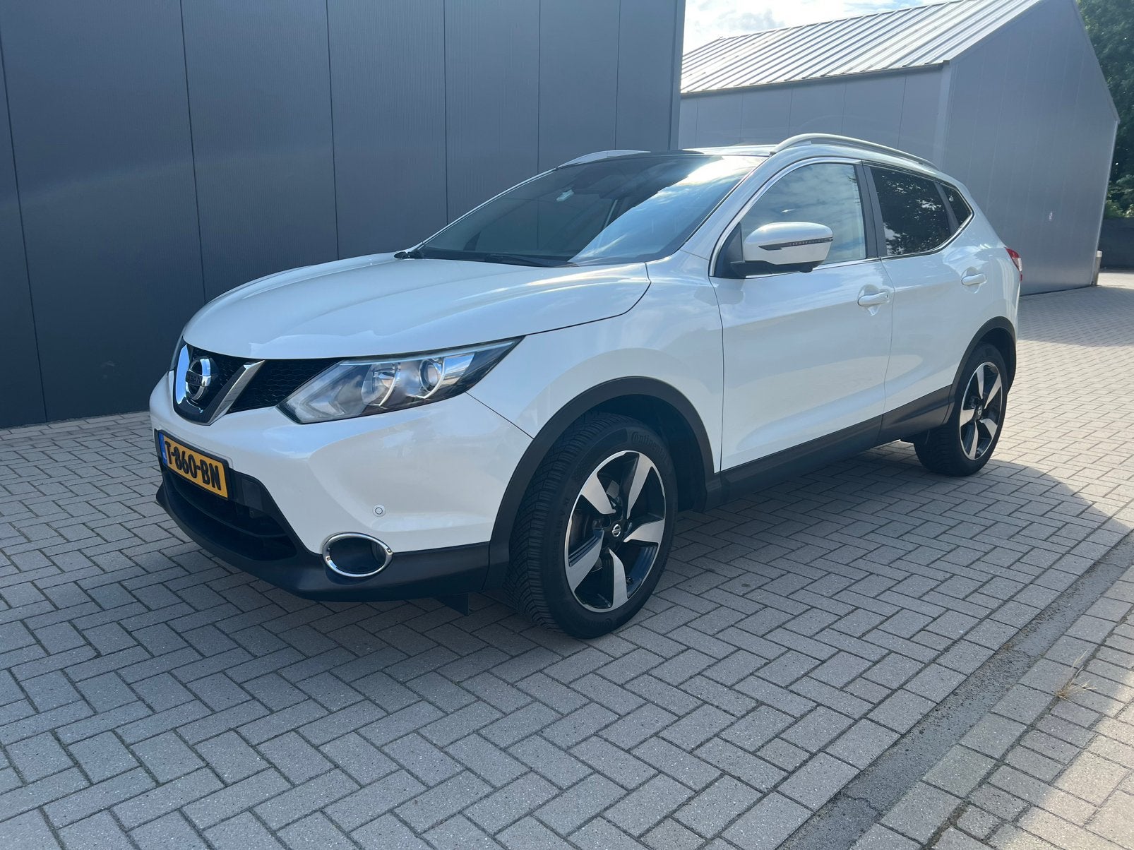 Nissan Qashqai 1.2 Dig-t 85KW 2WD 2015 Wit, Auto's, Nissan, Voorwielaandrijving, Stof, Zwart, 4 cilinders