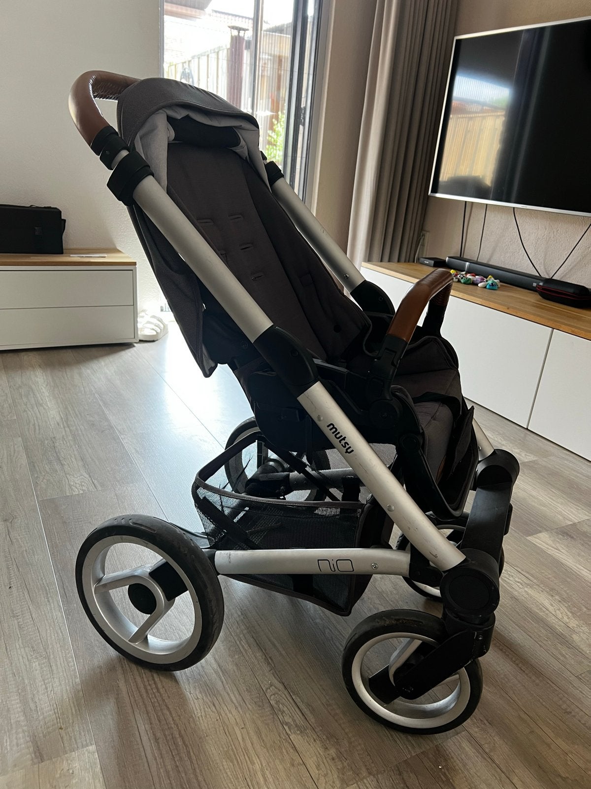 Mutsy Nio kinderwagen met reiswieg en accessoires, Kinderen en Baby's, Kinderwagens en Combinaties, Ophalen, Gebruikt, Combiwagen