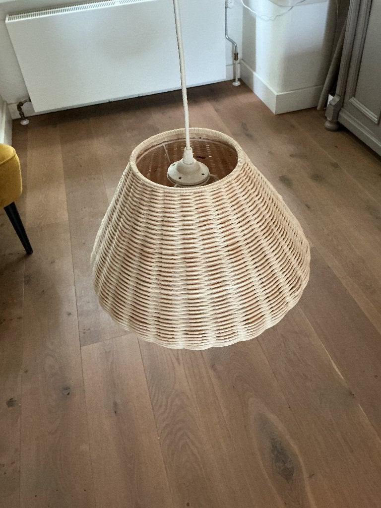 Rieten lamp, Huis en Inrichting, Lampen | Hanglampen, Ophalen of Verzenden, Zo goed als nieuw, Natuurlijk materiaal, E27 (groot)