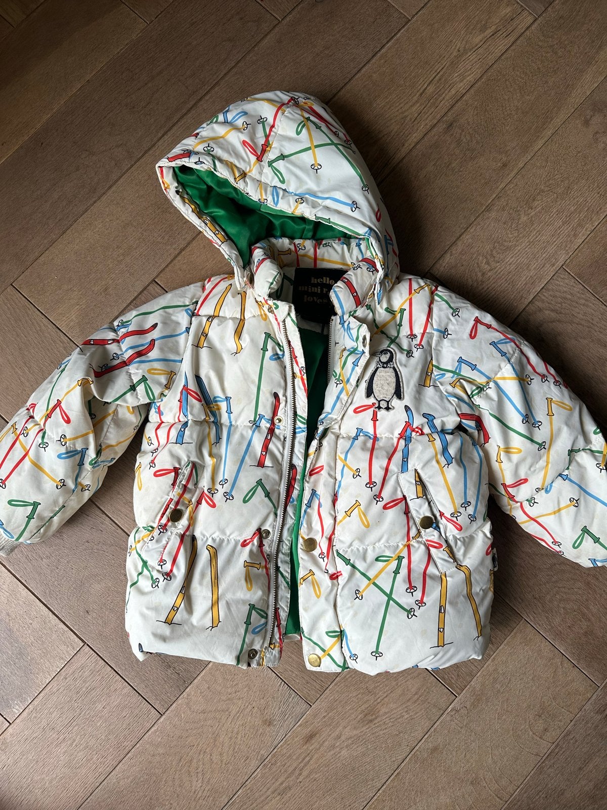 Mini Rodini winterjas met ski-print - Maat 104/110, Kinderen en Baby's, Ophalen of Verzenden, Gebruikt, Jongen of Meisje