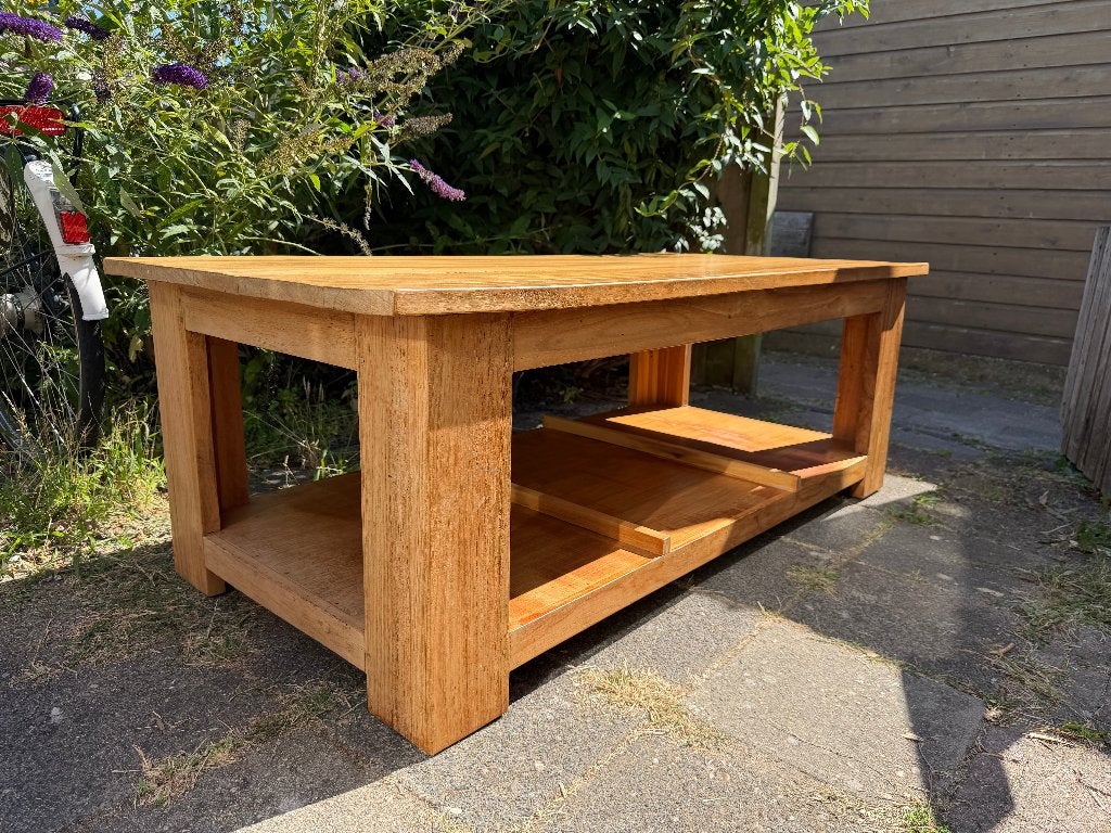 Robuuste houten salontafel met opbergruimte, Ophalen, 50 – 75, Gebruikt, 100 tot 150 cm