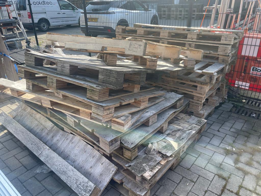 Gratis Pallets en Resthout af te halen in Hendrik-Ido-Ambach, Ophalen, Gebruikt, 50 mm of meer, Pallet