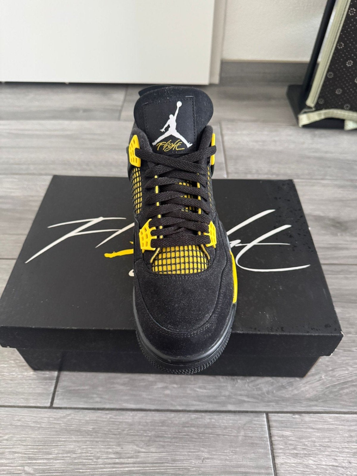 Air Jordan 4 Retro 'Thunder' DH06927 017 - Maat 42.5, Ophalen of Verzenden, Zo goed als nieuw, Zwart