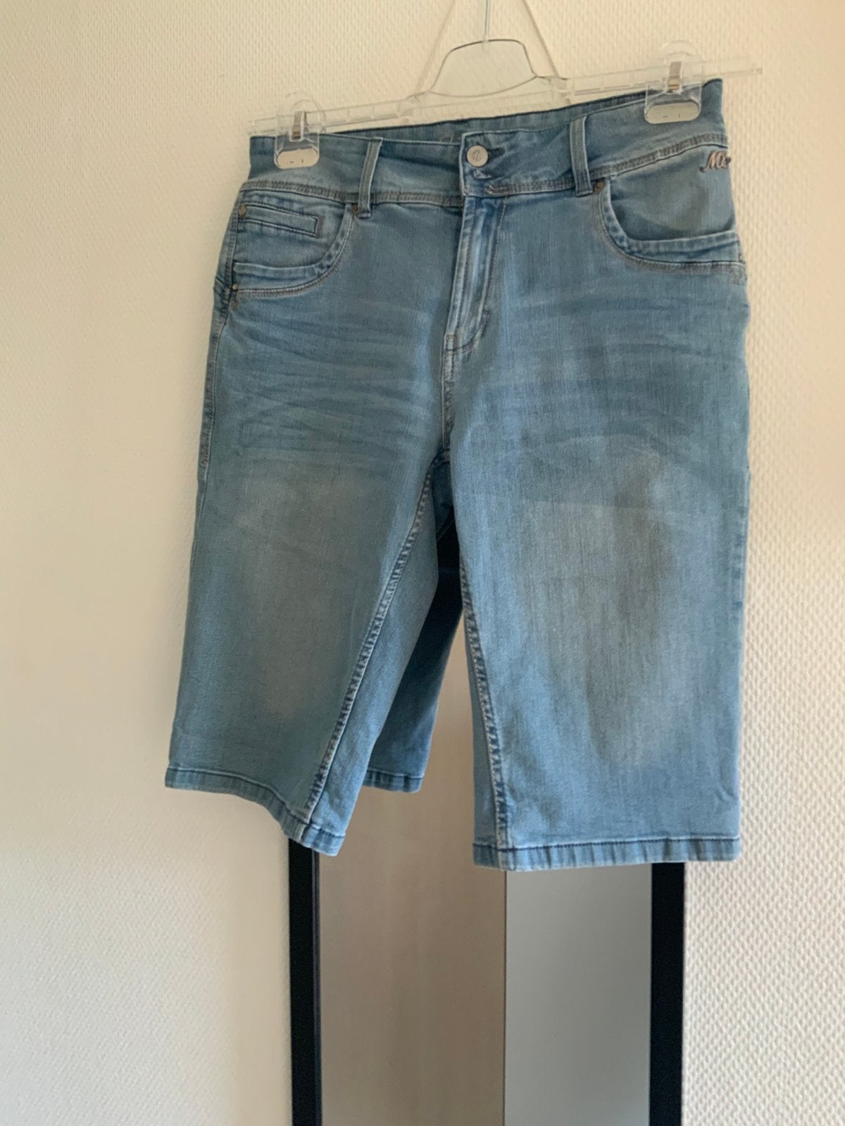 Kort spijkerbroekje van ETAM mt 38 heel klein prijsje, Kleding | Dames, Maat 38/40 (M), Kort, Blauw, Ophalen of Verzenden