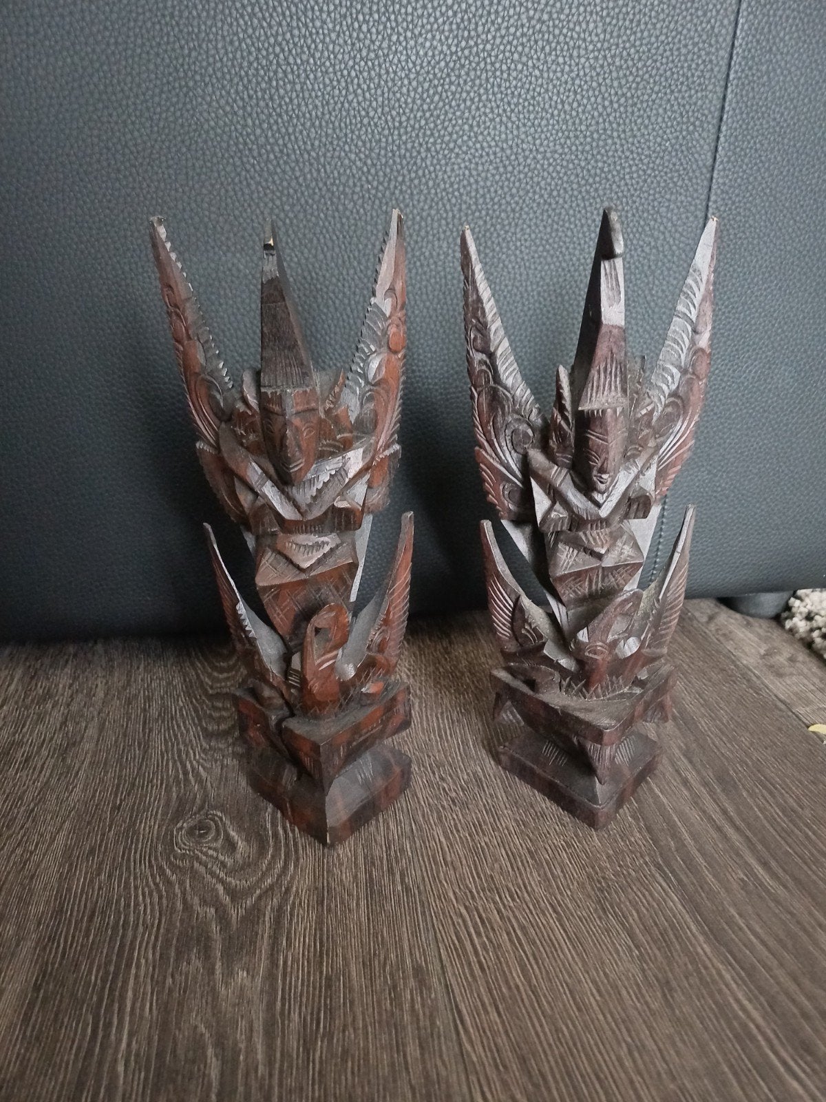 Set van 2 handgesneden houten beelden - Garuda vogels, Antiek en Kunst, Overige onderwerpen, Ophalen of Verzenden, Handgemaakt