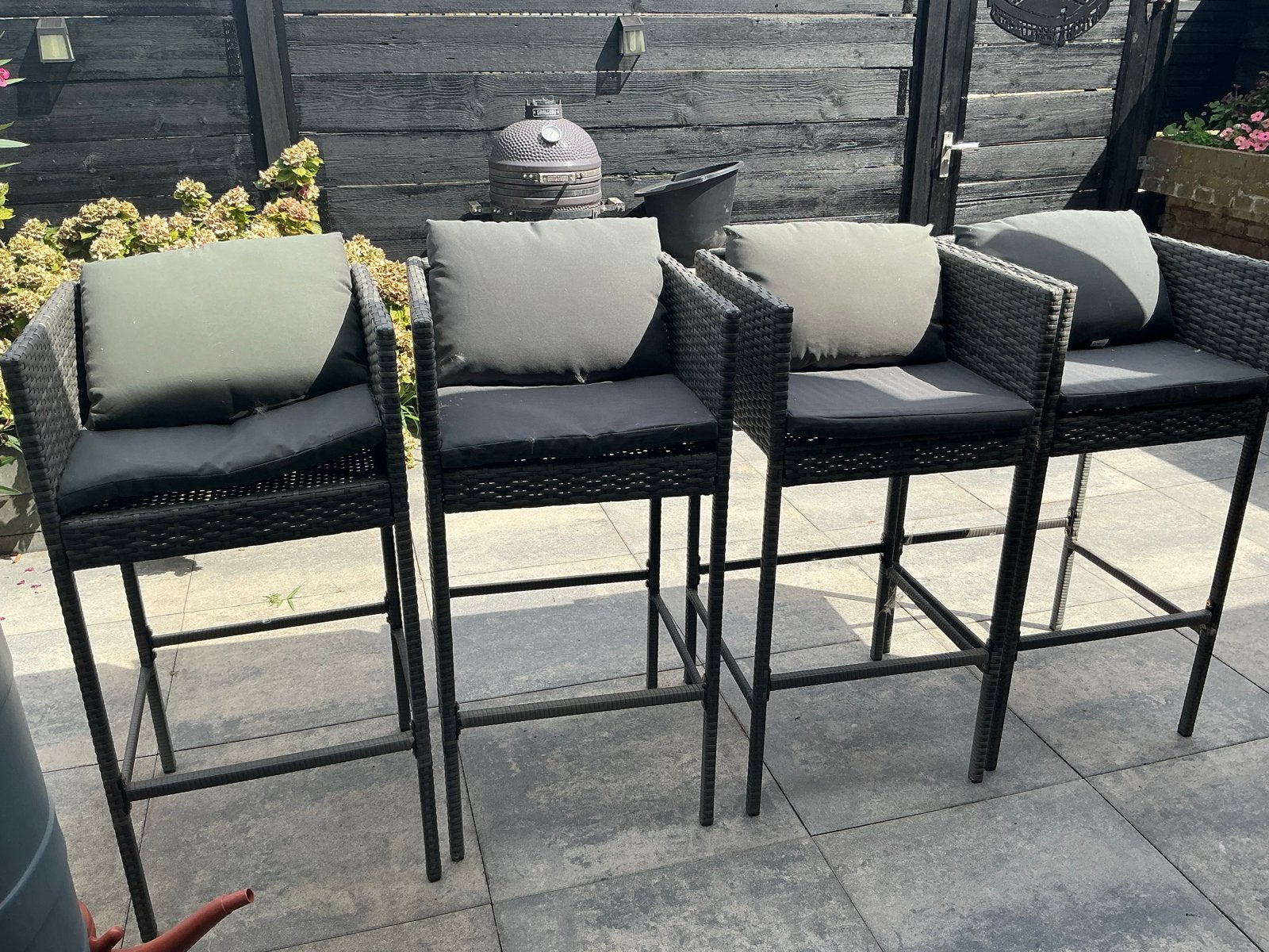 Vidal XL barkrukken met kussens - licht verkleurd, Ophalen, Kunststof, Gebruikt, 90 cm of meer